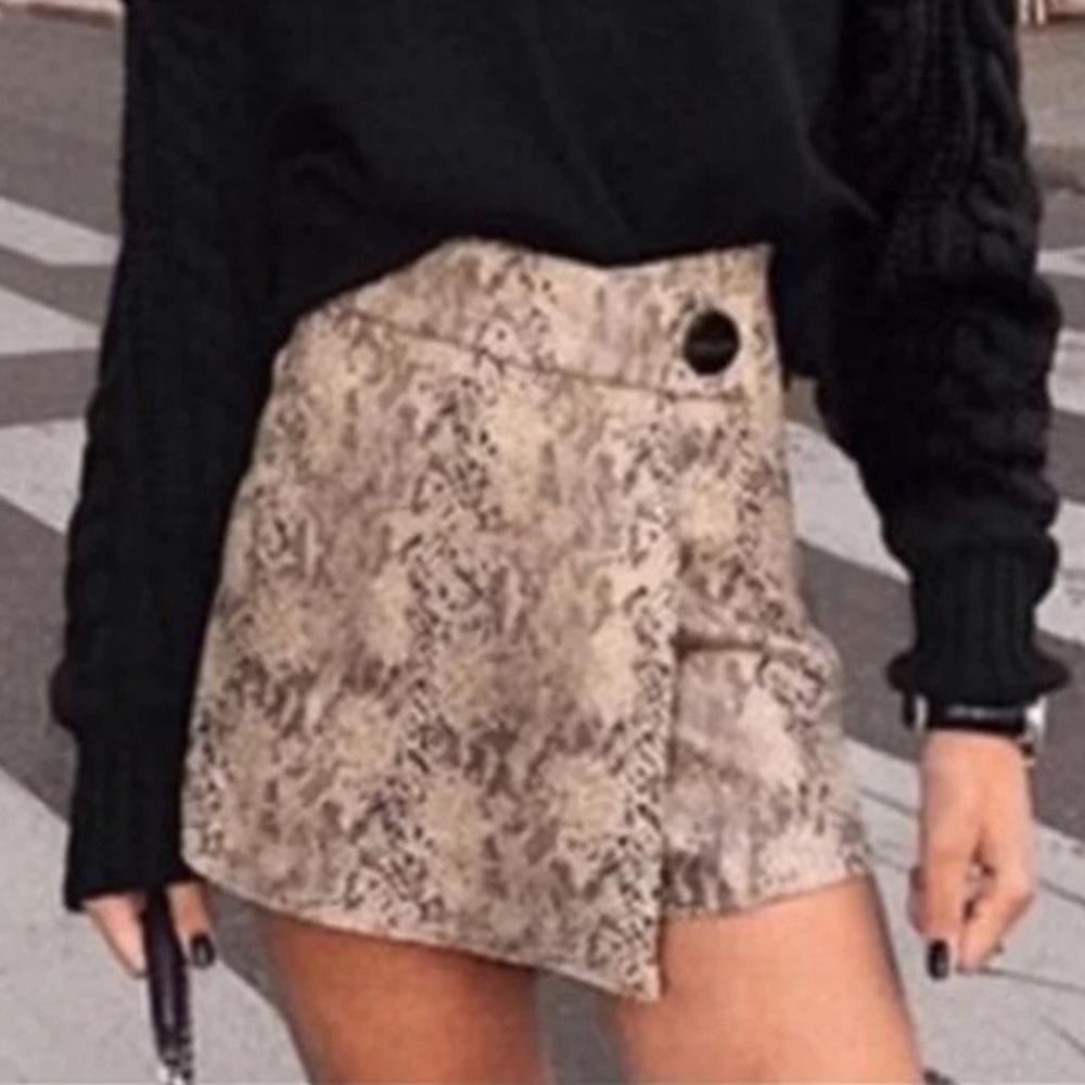 Zara snake print skort NWOT
